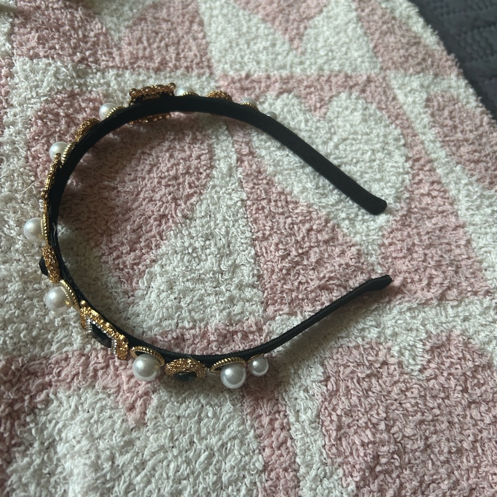 Elegant Black and Gold Headband with Pearls